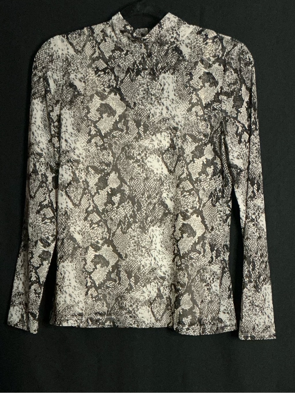 Tahari long sleeve blouse
